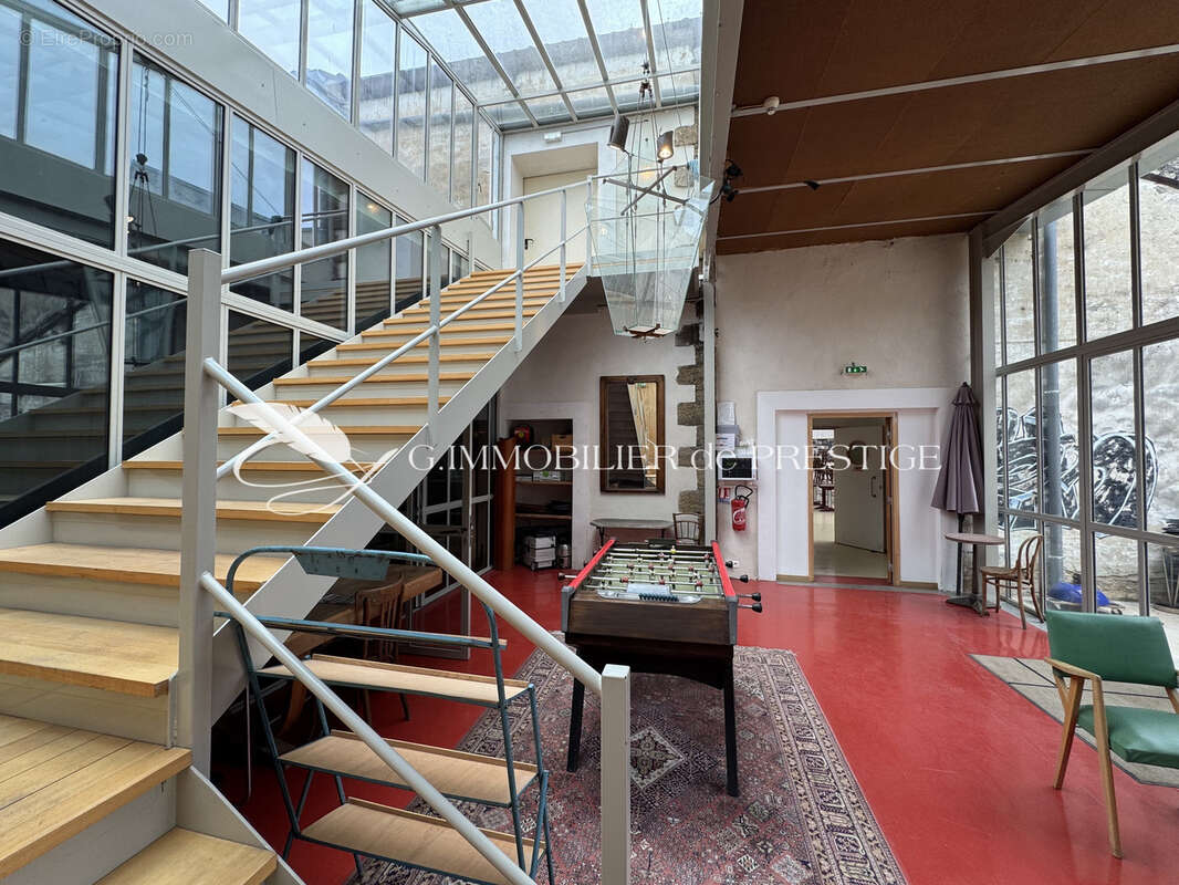 Maison à ENTRAIGUES-SUR-LA-SORGUE