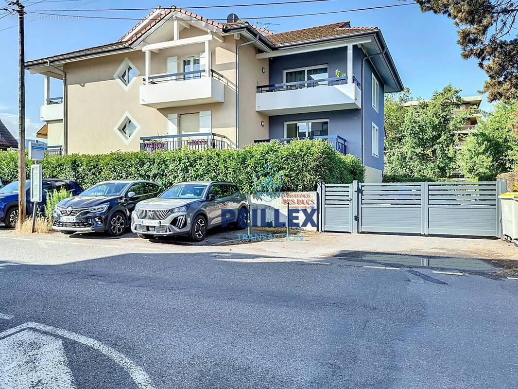 Parking à THONON-LES-BAINS