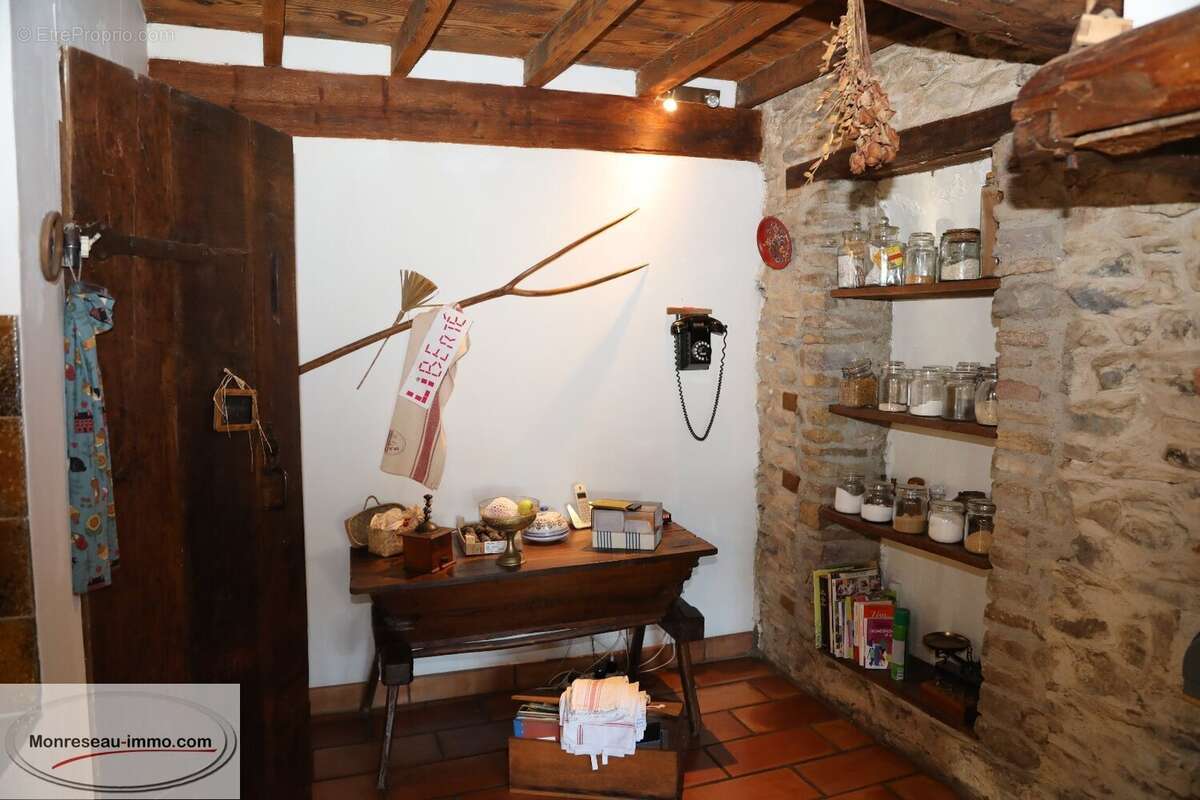 Maison à LA ROCHE-VINEUSE