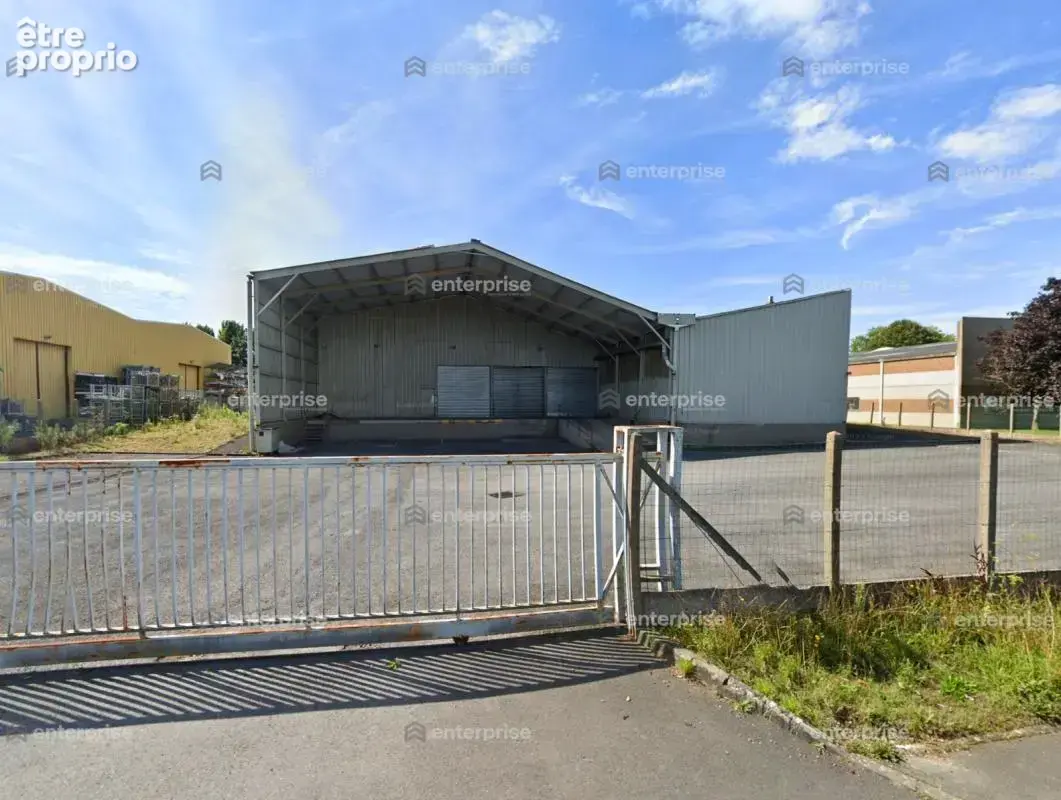 A vendre - batiment d'activites - 2.160m2 - parcelle independante de 5.000m2 - photo 2
