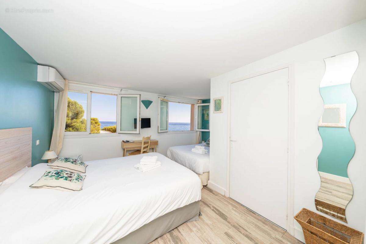 Commerce à ROQUEBRUNE-SUR-ARGENS