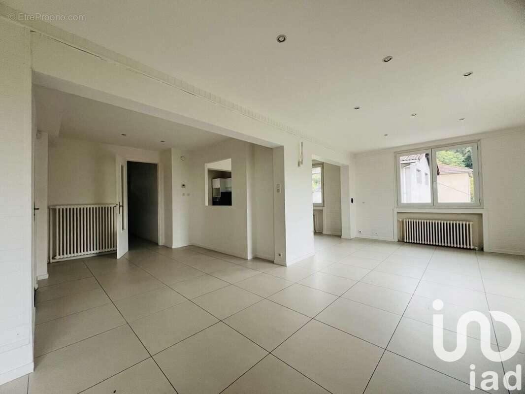 Photo 8 - Maison à LE CHAMBON-FEUGEROLLES