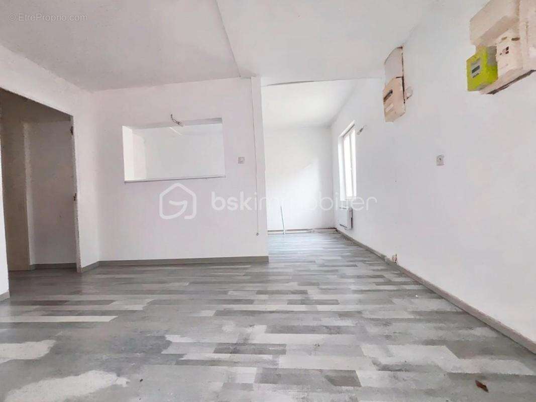 Appartement à ROEULX