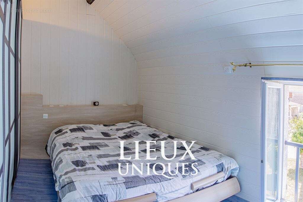 Maison à LA CHAPELLE-SAINT-MARTIN-EN-PLAINE