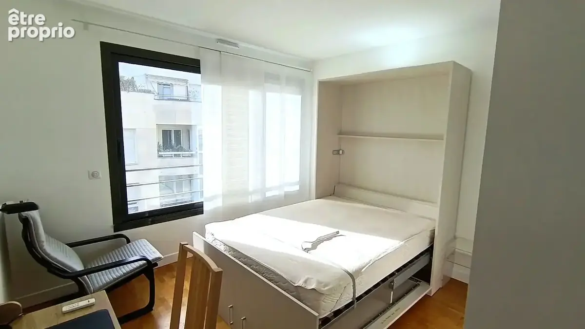PARIS XVème, bords de Seine superbe 3 pièces de 77 m2 avec balcon, 2 grandes caves et parking en sous-sol. - photo 10