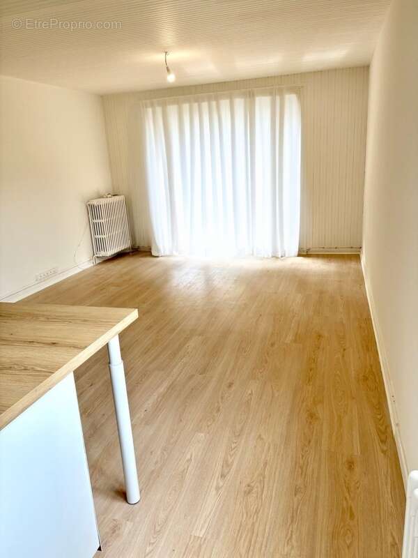 **Exclusivité**Sainte-Cécile**Maison rénovée de 137 m², 4 chambres, jardin et double garage - photo 4