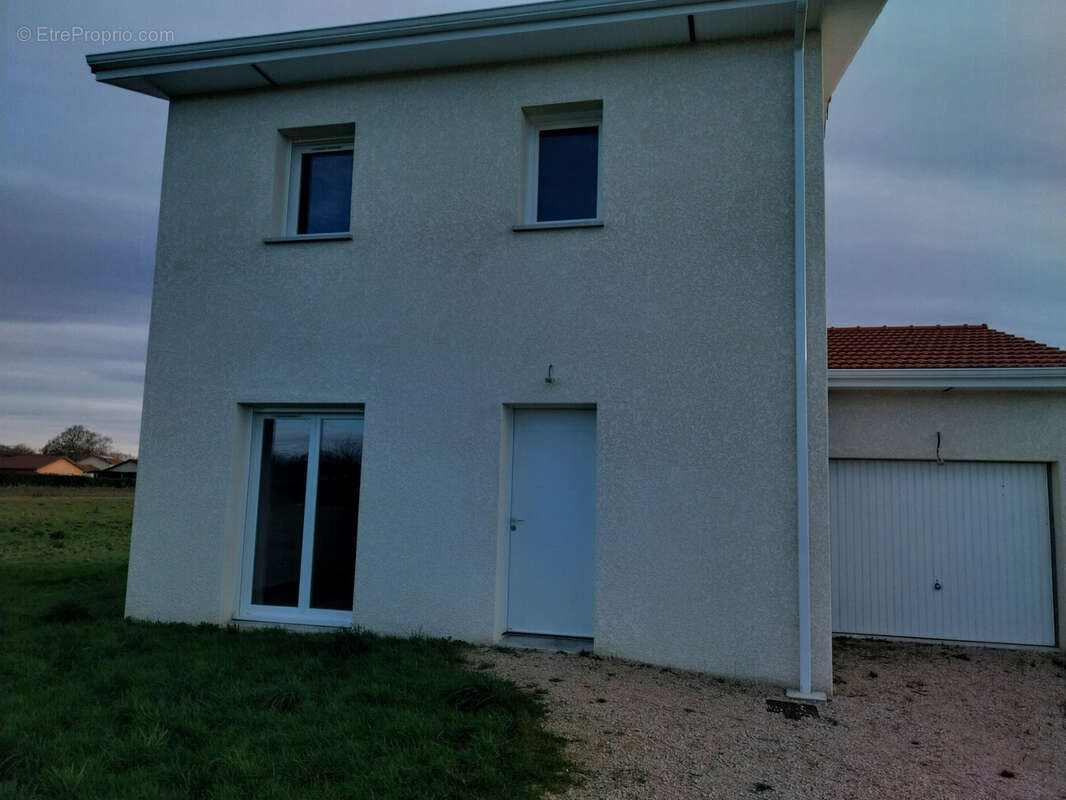 Maison à CRAS-SUR-REYSSOUZE