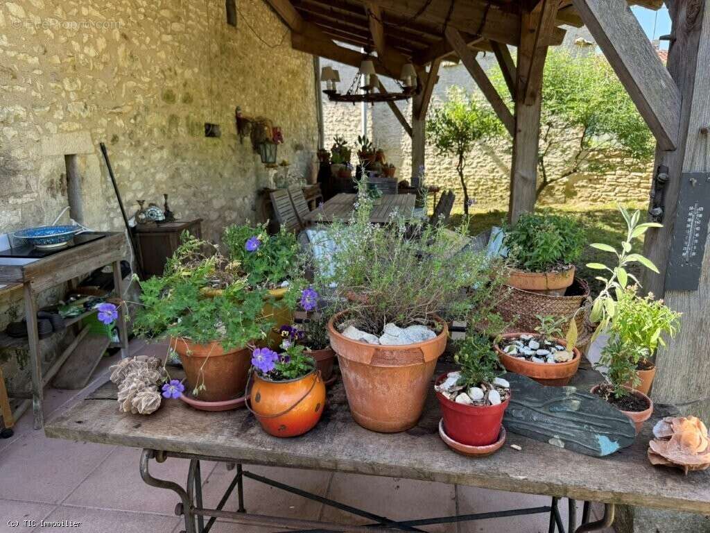 Maison à CHAMPAGNE-MOUTON
