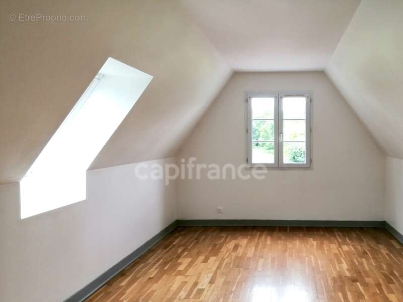 Maison à SAINT-CYR-SUR-LOIRE