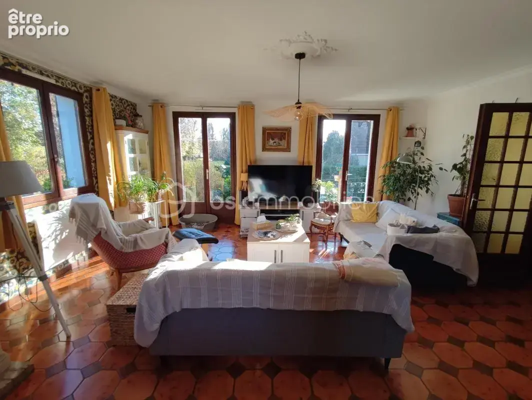 Pavillon sur sous-sol de 184 m² avec jardin et dépendance - photo 16