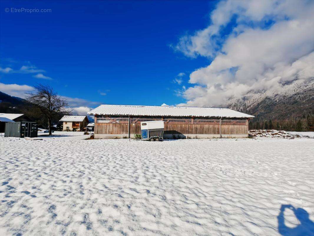 Commerce à LA RIVIERE-ENVERSE