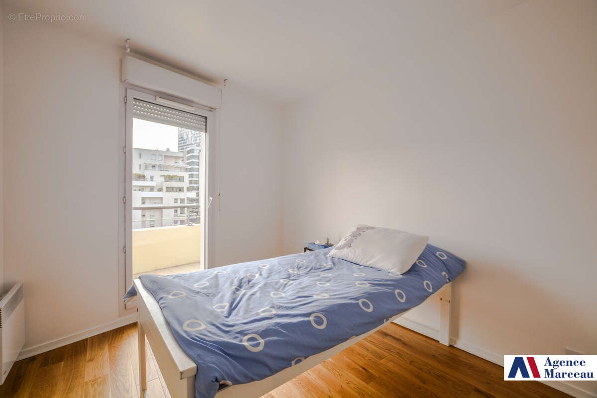 Appartement à COURBEVOIE