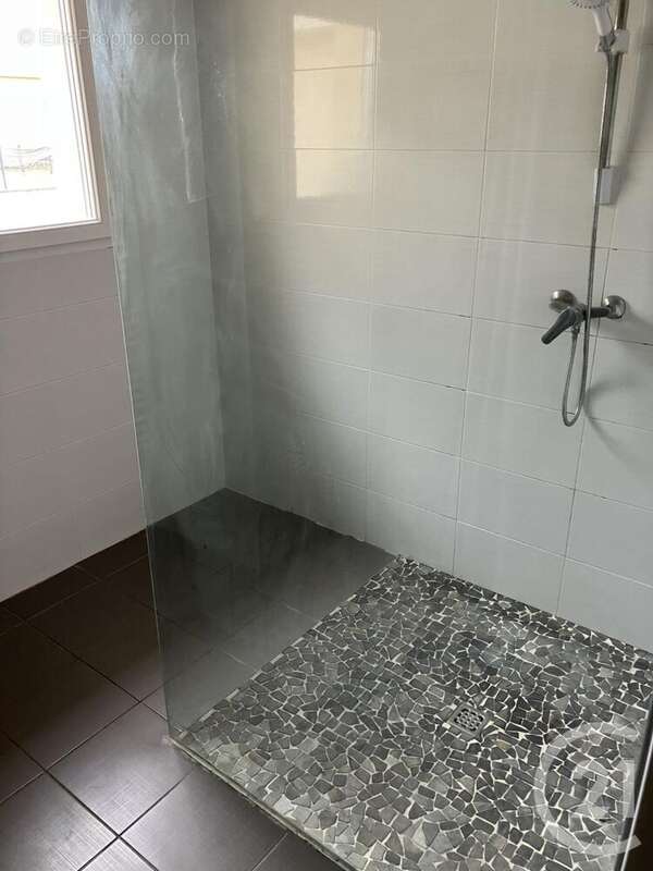 Maison à MONCETZ-LONGEVAS