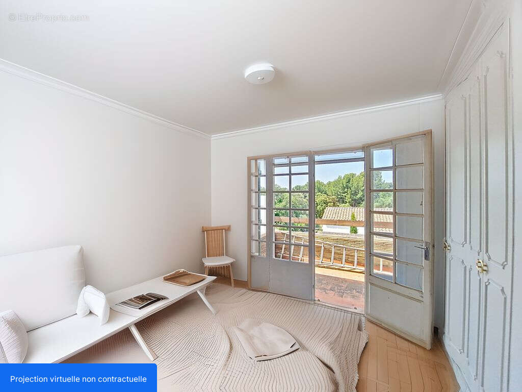 Villa de caractère de 240 m² à Sanary sur mer - photo 14