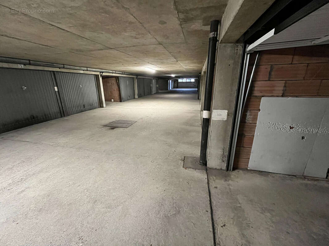 Parking / box  sécurisé LES MAILLETS - 13.8 m2 - photo 3