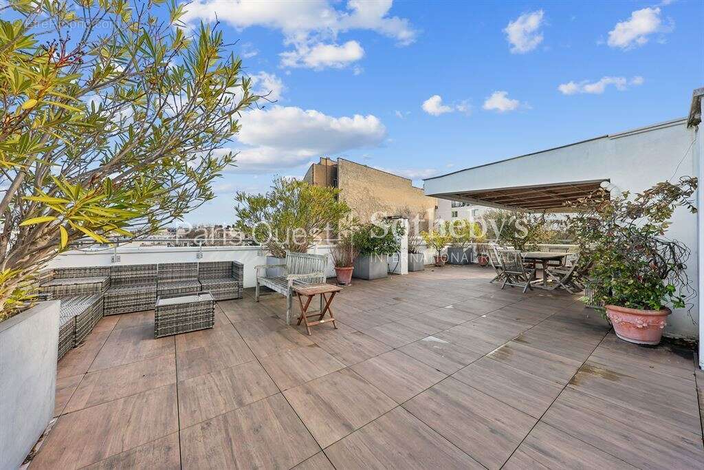 Appartement à NEUILLY-SUR-SEINE