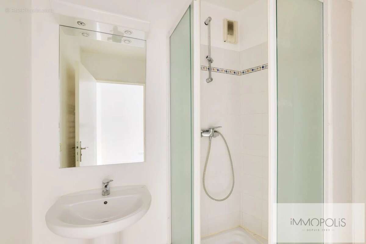 Appartement à COURBEVOIE