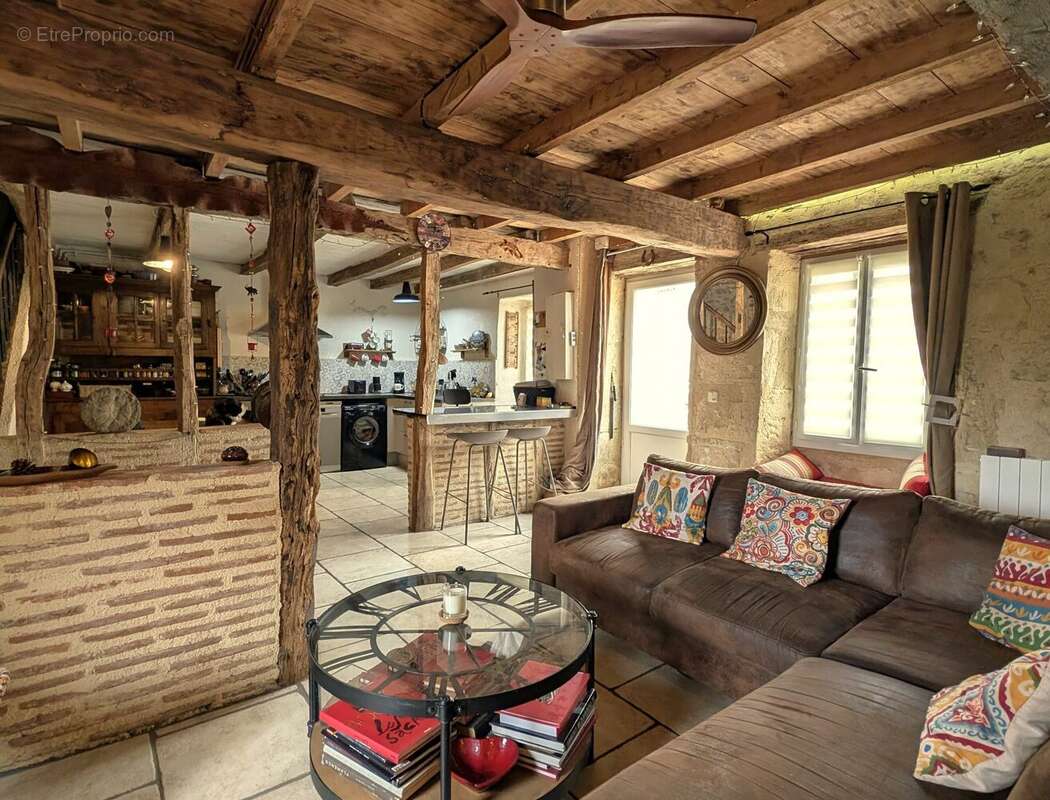Maison 97 m² à Saint-Vite  - photo 2