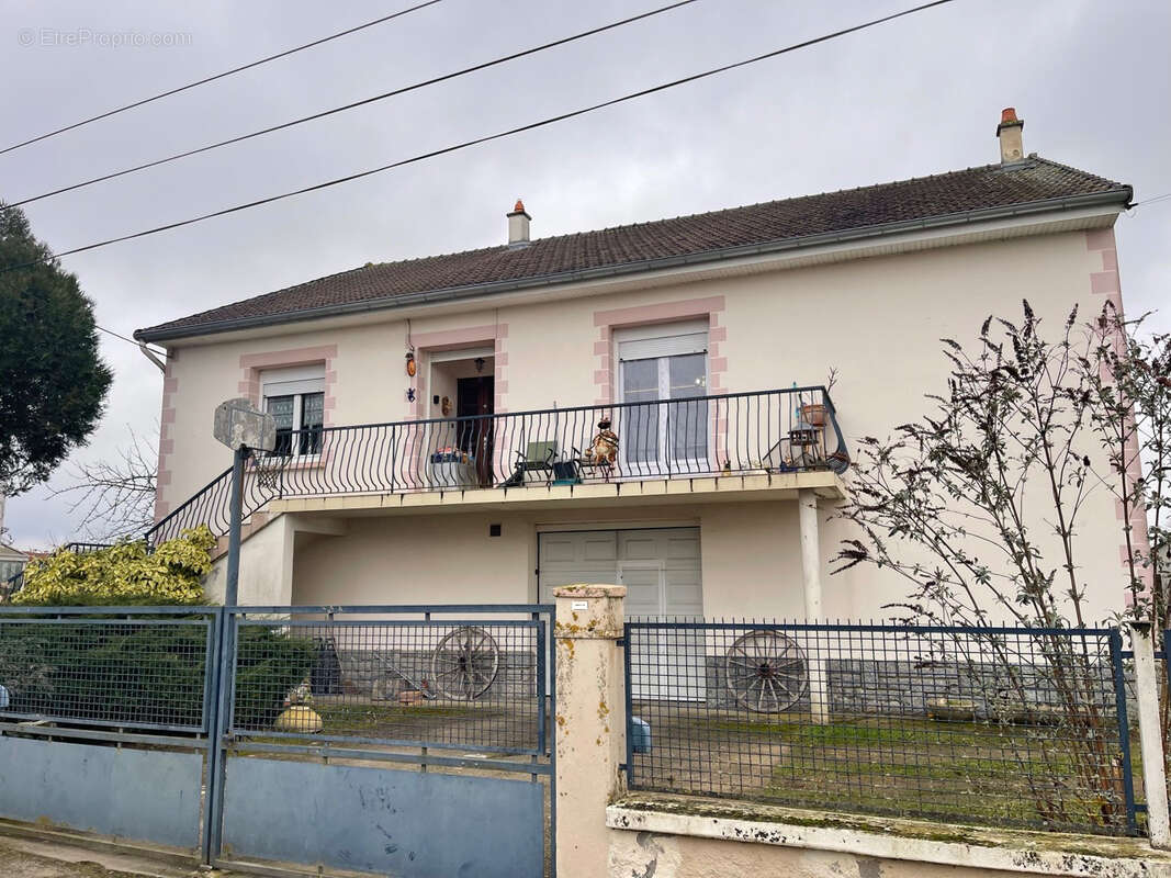 Maison 213m²  Créez Deux Espaces de Vie Indépendants à Yzeure - photo 2