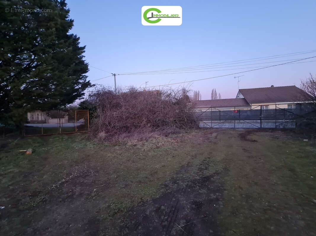 Parking à LA FERTE-BERNARD