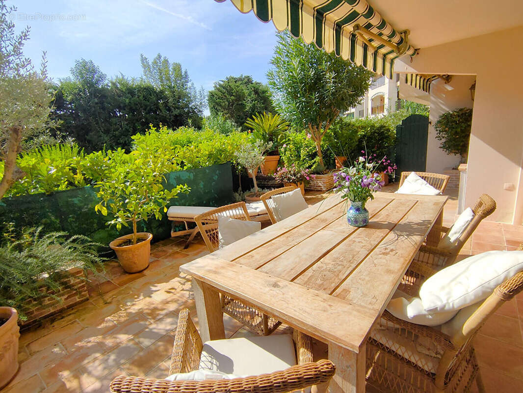 Appartement à MANDELIEU-LA-NAPOULE