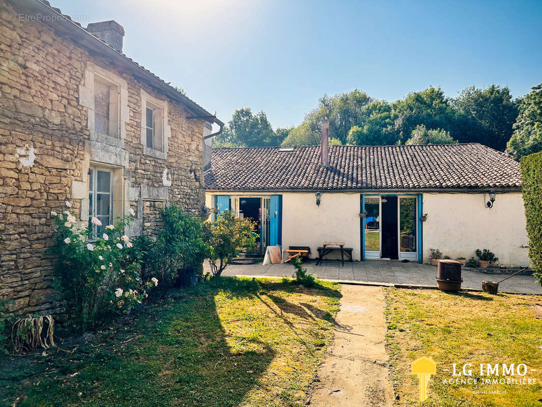 Maison à RIOUX