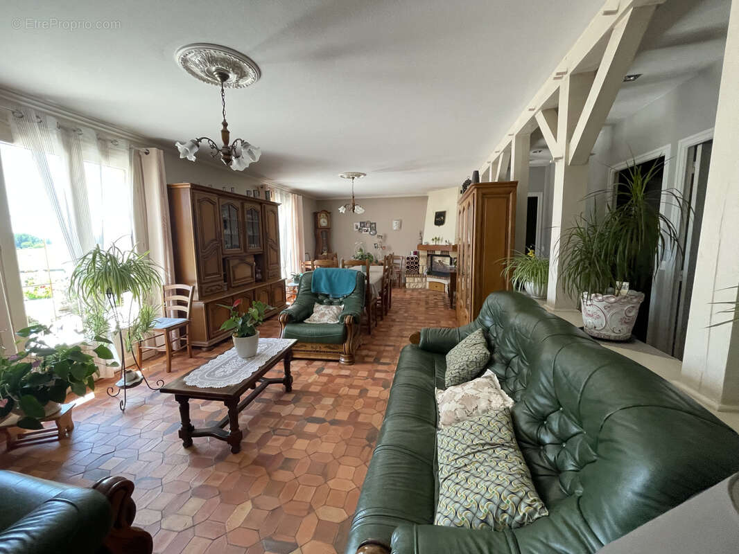 Maison à SAINT-JEAN-DE-LA-MOTTE