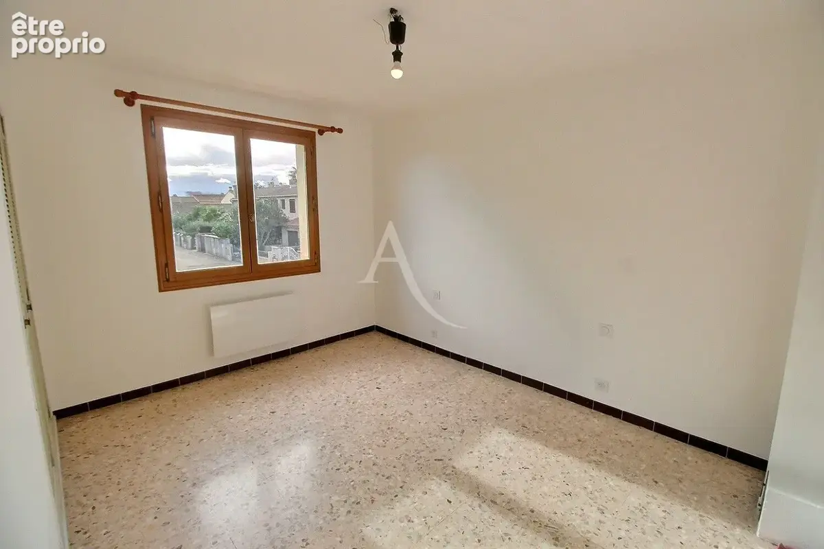 À vendre villa de type f4 d'une surface de 115 m² sur terrain 3 faces de 385 m² avec piscine et garage - photo 9
