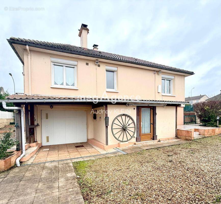 Maison à SAINT-JULIEN-DU-SAULT