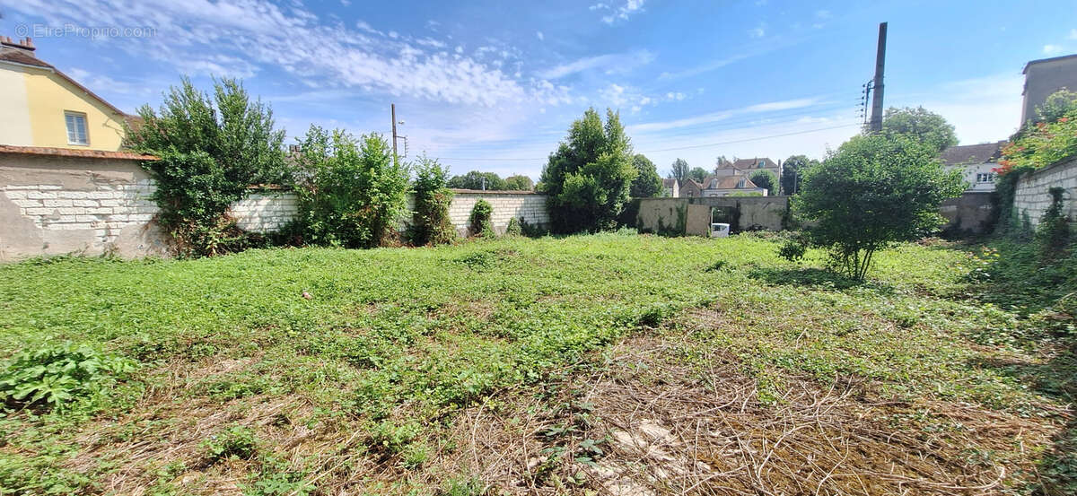 Terrain à SENS