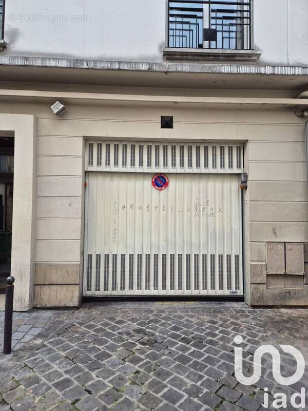 Photo 1 - Parking à PARIS-11E