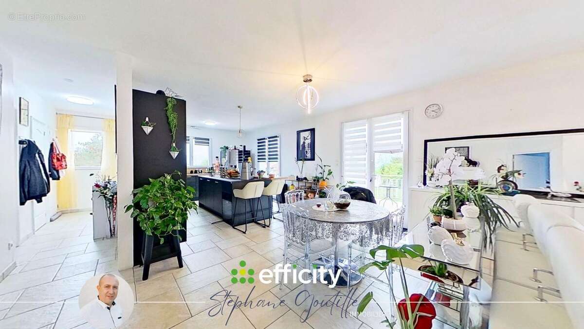 Maison à PONTCHARRA-SUR-TURDINE