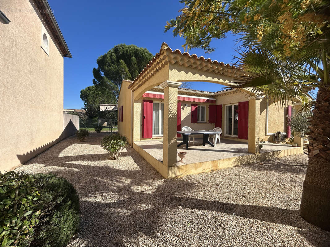 Maison à SAINT-QUENTIN-LA-POTERIE