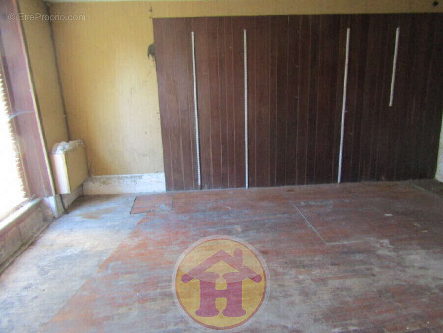 Maison à SAINT-LAURENT-SUR-GORRE