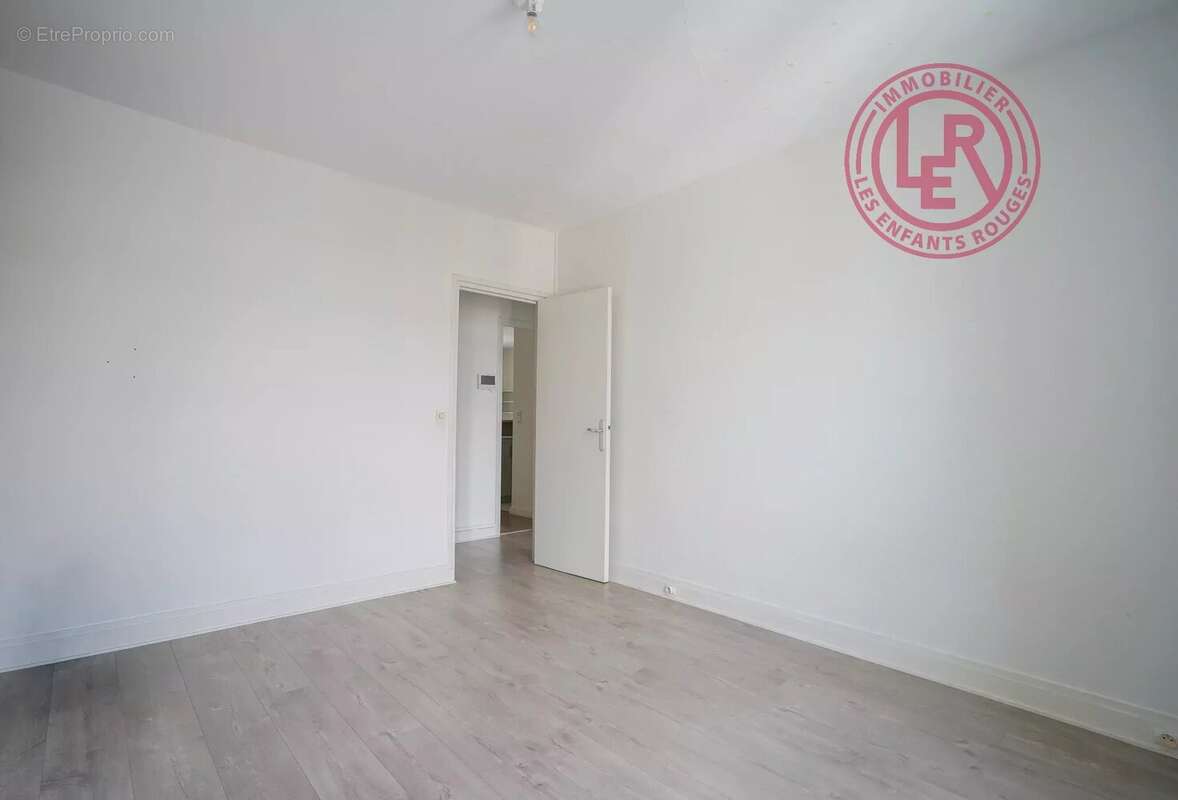 Paris 11ème - Roquette / Voltaire - Appartement 4 pièces en dernier étage avec ascenseur - photo 16