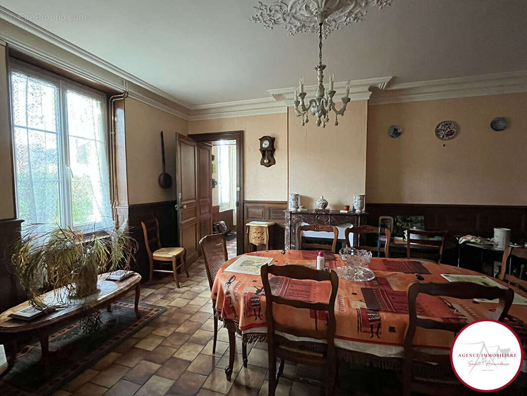 Maison à SAINT-AMAND-MONTROND