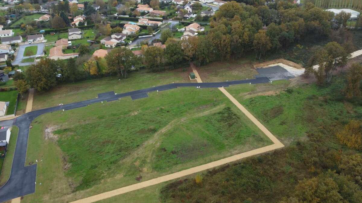 DERNIÈRE CHANCE ! Les 16 derniers terrains à bâtir à Savigny-Lévescault - photo 6