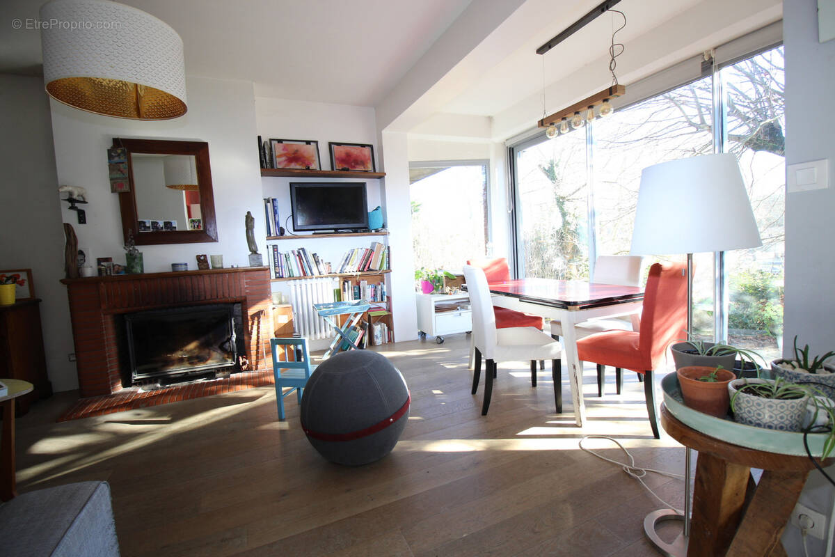 Maison à AURIAC-SUR-VENDINELLE