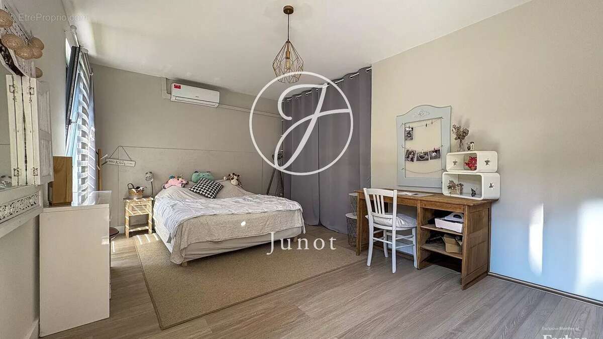Sailly-lez-lannoy - Ferme rénovée à vendre - 10 pièces - 334m² et 180m² de dépendance - 7 chambres - Piscine - Garage - photo 18