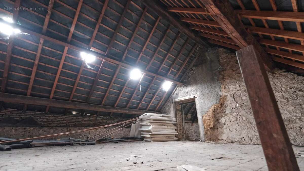 Maison à ROUSSILLON-EN-MORVAN