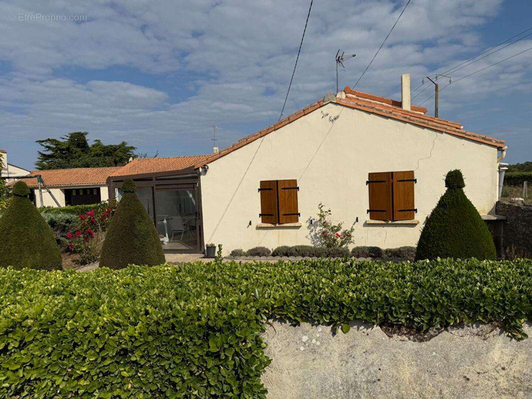17190 - " Ancienne ferme" - Ensemble Immobilier 10 pièce(s) 147 m2 - LILEAU - - photo 2