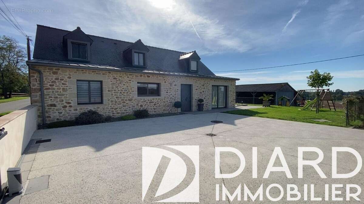 Maison à MONTREUIL-DES-LANDES