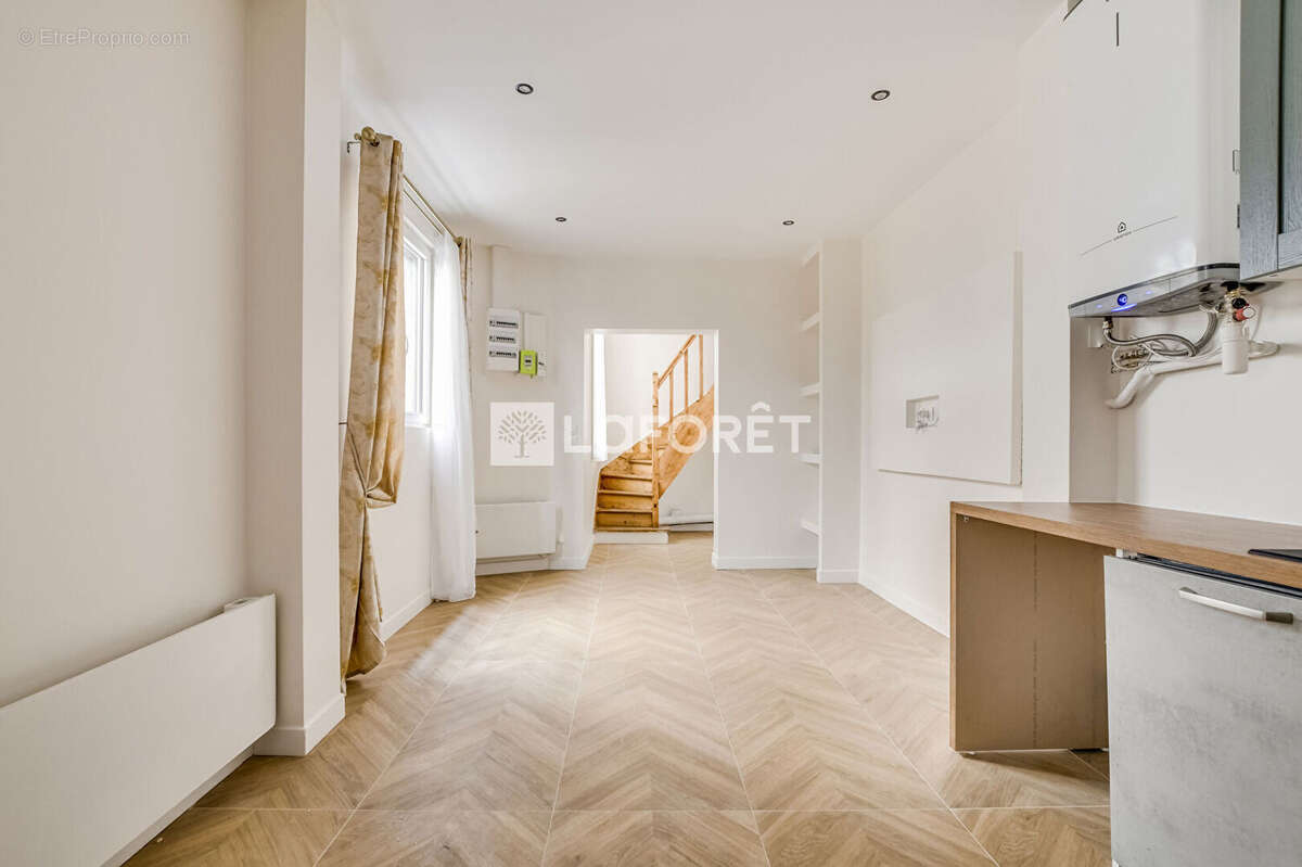 Appartement à PARIS-14E