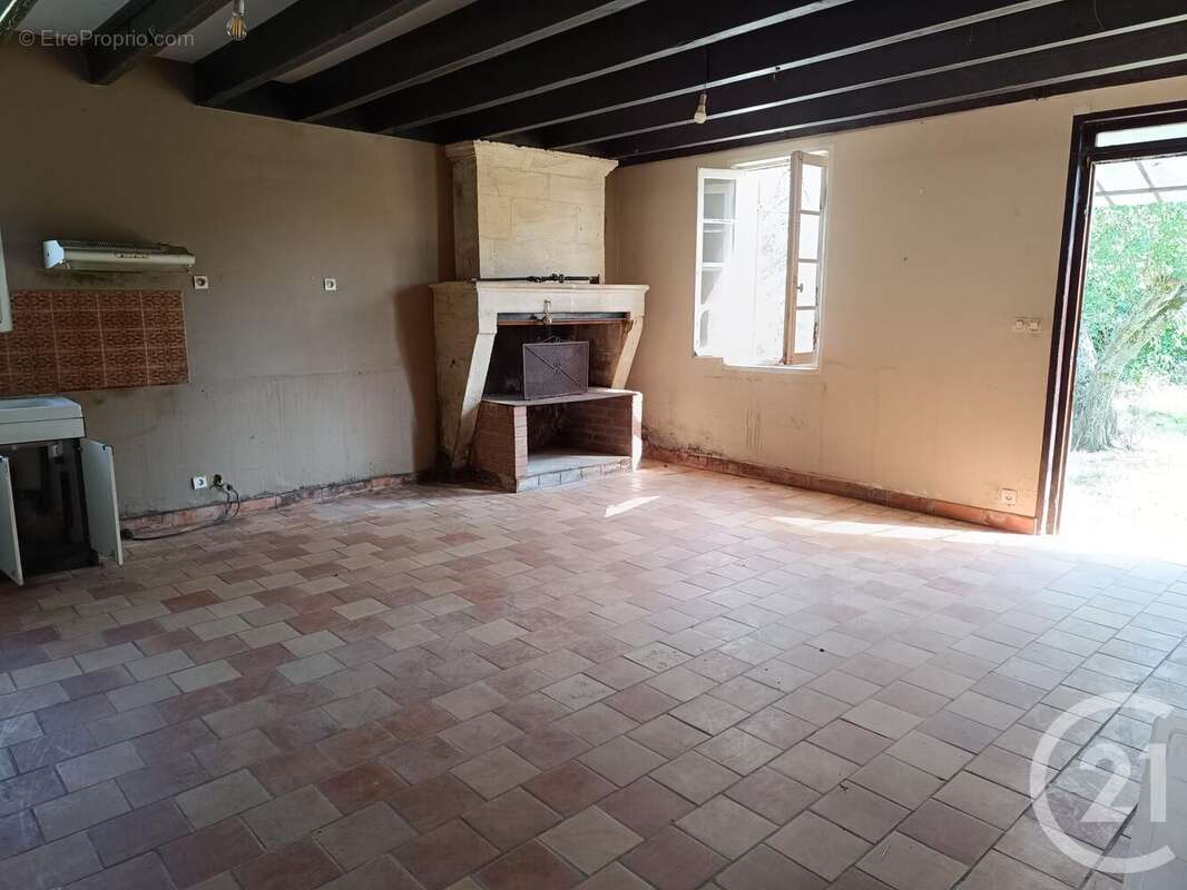 Maison 135 m² à Saint-Christophe-De-Double  - photo 2