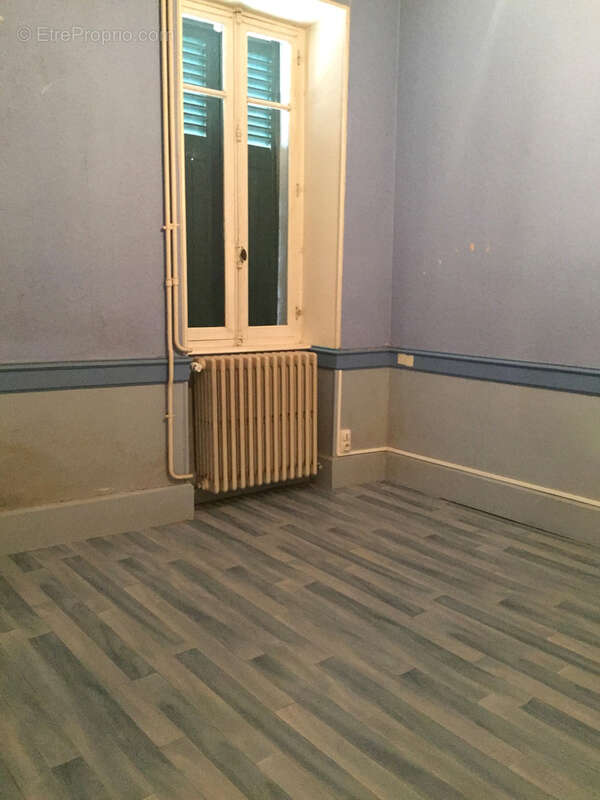 Maison à MONTAIGU-LE-BLIN