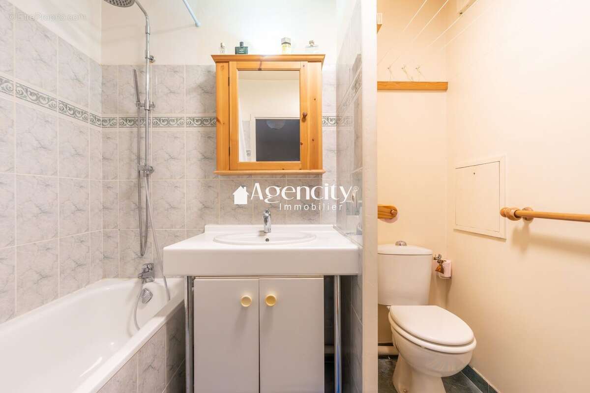 4 Pièces Bailly Salle de bains - Appartement à BAILLY-ROMAINVILLIERS