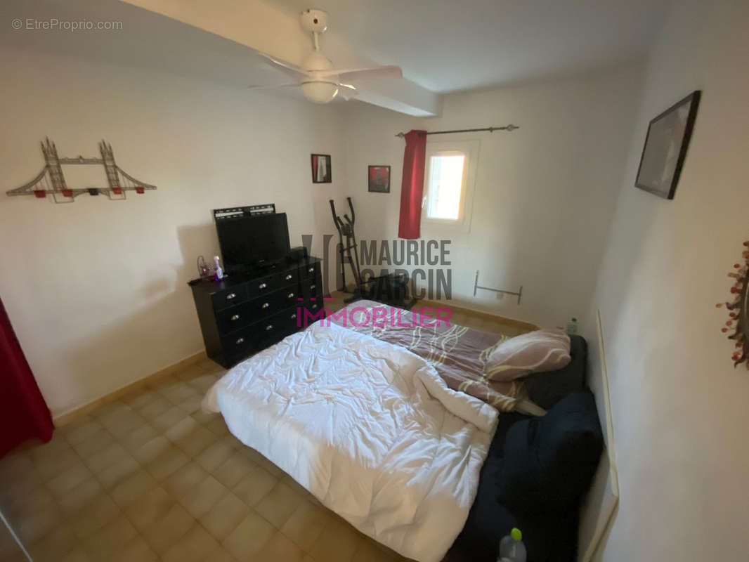 Maison à ENTRAIGUES-SUR-LA-SORGUE