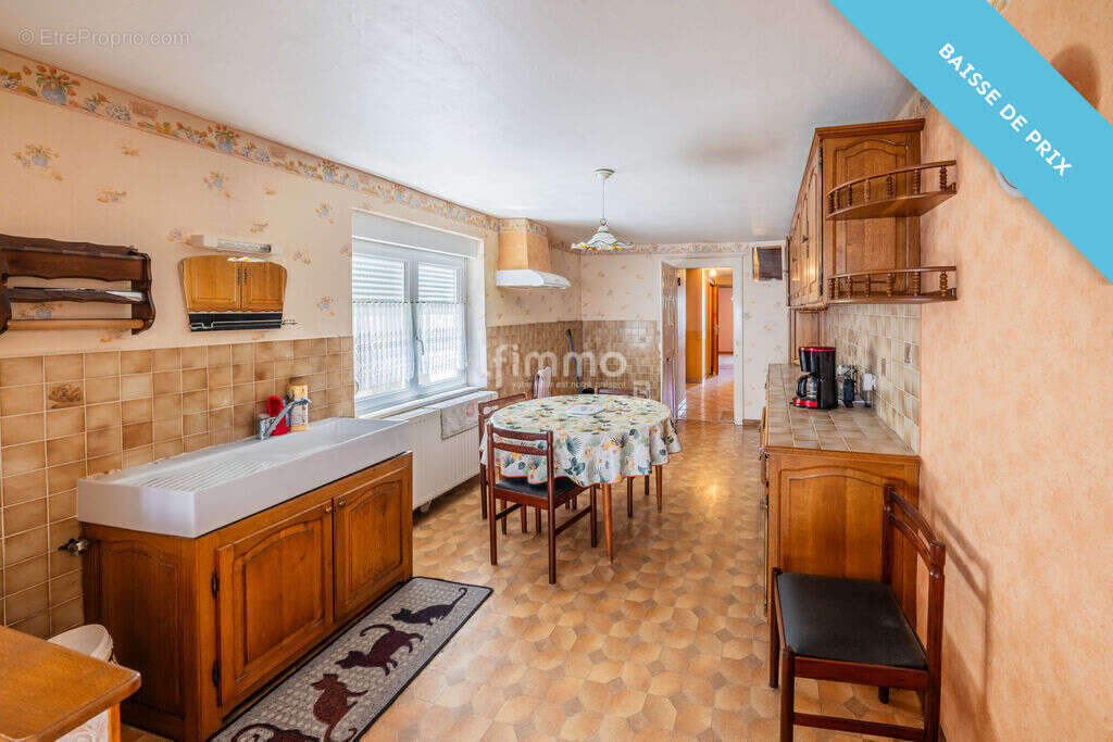 Maison à MAIZIERES-LES-VIC