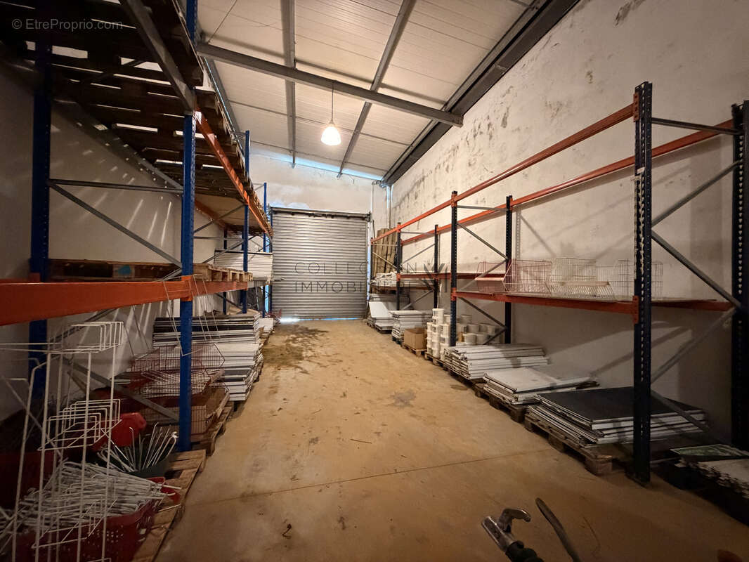 Local commercial auch de 2 600m2 - photo 4