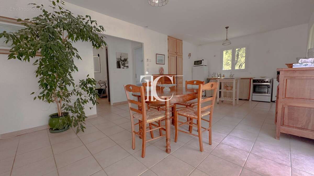 Maison à MEJANNES-LE-CLAP